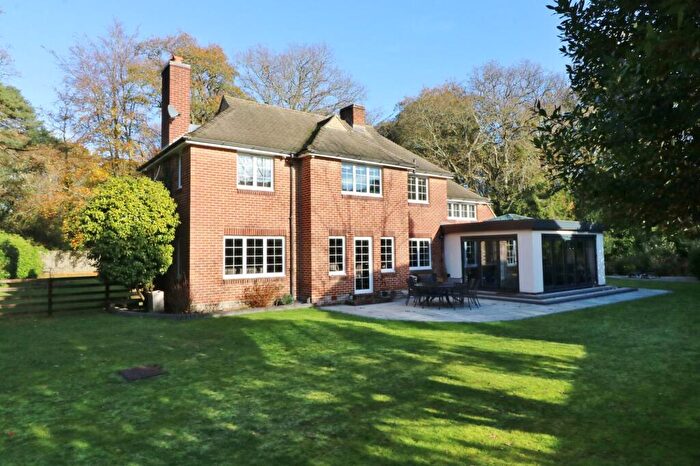 4 Bedroom Detached House For Sale In Netley Hill Estate, Southampton, SO19