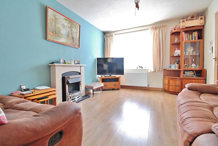 3 Bedroom Link Detached House For Sale In Kestrel Close, Stubbington, PO14