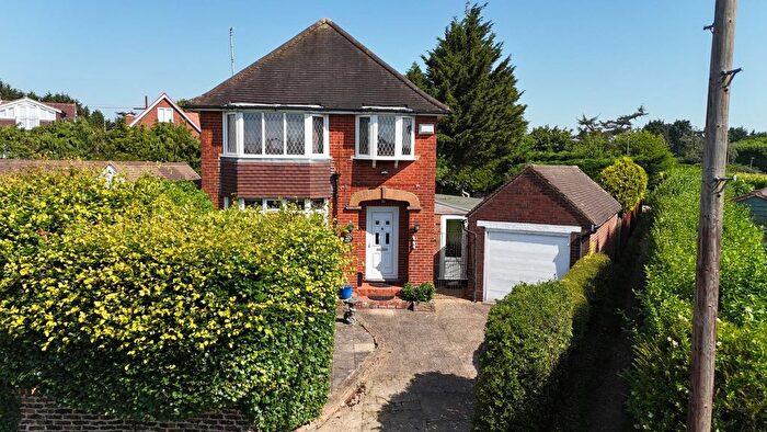 3 Bedroom Detached House For Sale In Elm Walk, Radlett, WD7