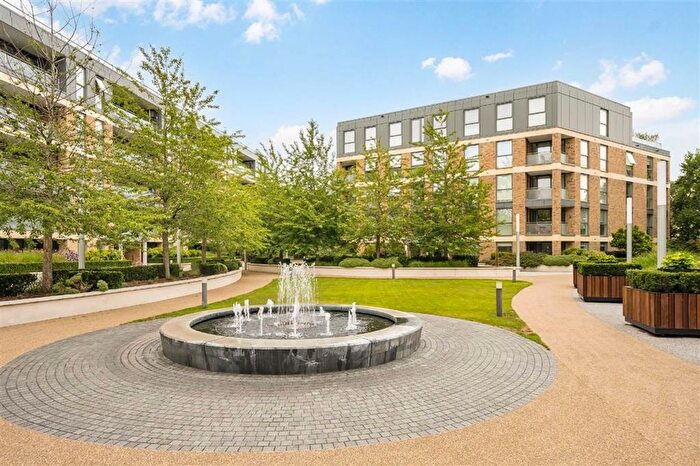 2 Bedroom Flat To Rent In Levett Square, Kew, TW9