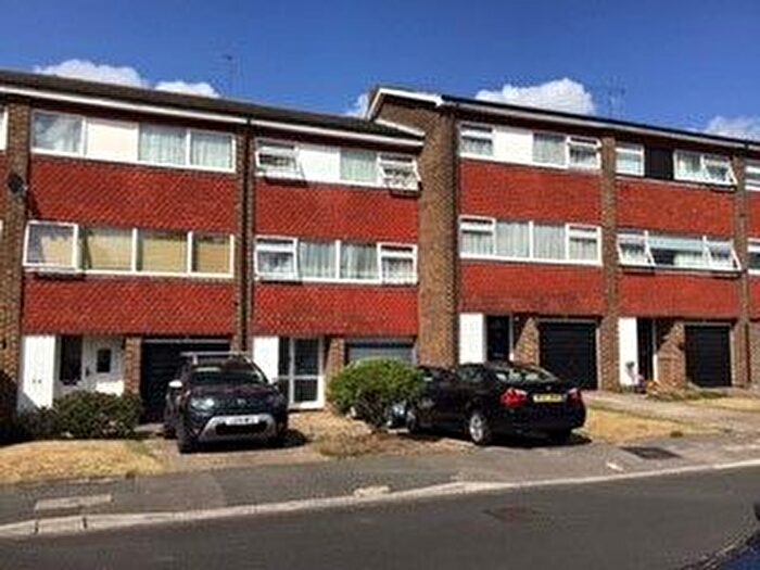 3 Bedroom Property To Rent In Sparrow Drive, Orpington, BR5