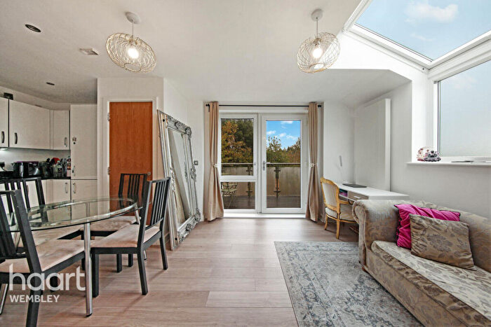 1 Bedroom Apartment For Sale In Flowers Close, London, NW2