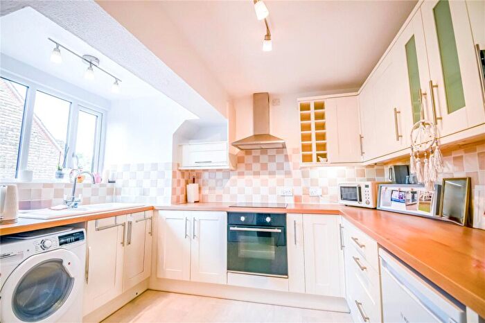 1 Bedroom Apartment For Sale In Watermill Court, Bath Road, Woolhampton, Reading, RG7