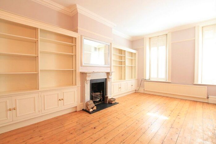 2 Bedroom Flat To Rent In Lower Richmond Road, London, SW15