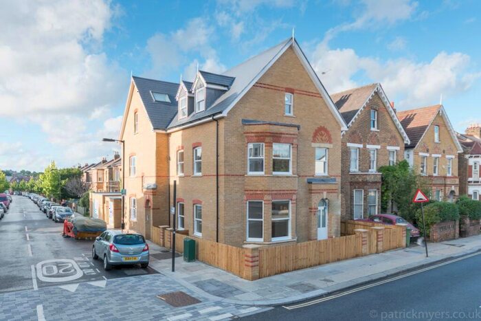 2 Bedroom Flat To Rent In Elsie Road East Dulwich, SE22