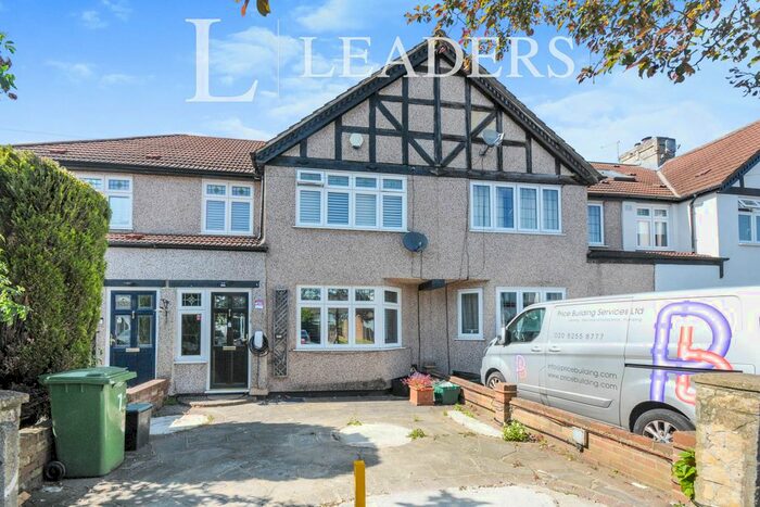 3 Bedroom Semi-Detached House To Rent In Sunray Avenue, Bromley, BR2