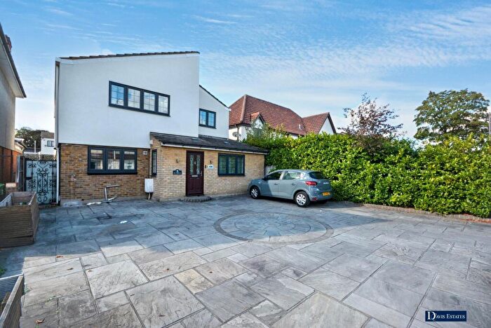 5 Bedroom Detached House For Sale In Brentwood Road, Gidea Park, Romford, RM2