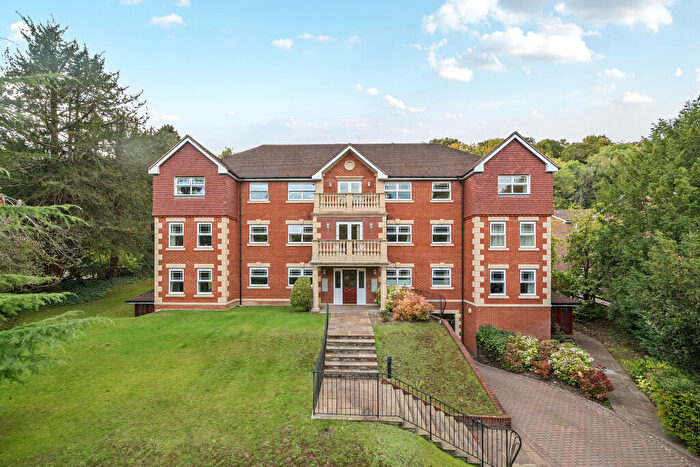 2 Bedroom Flat For Sale In Harestone Valley Road, Caterham, CR3
