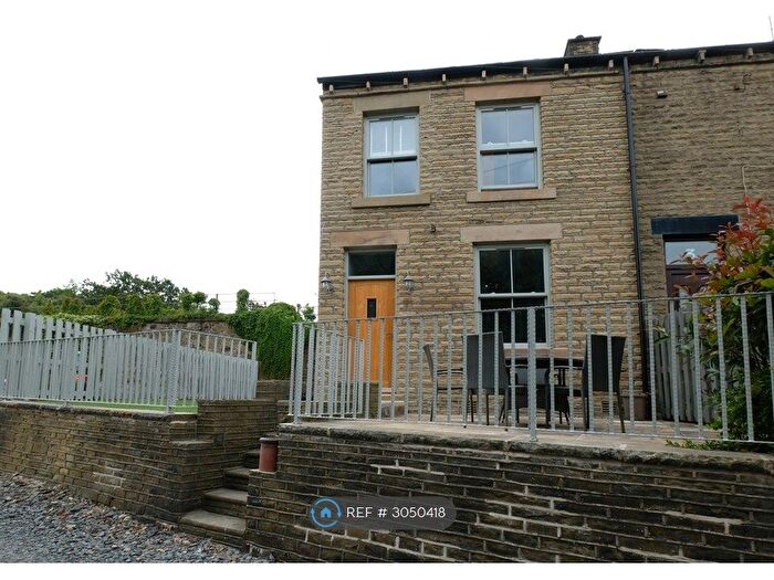 3 Bedroom Semi-detached House To Rent In Anchor Place, Brighouse, HD6