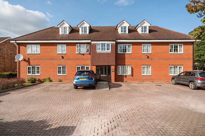 2 Bedroom Apartment For Sale In Roebuck Estate, Binfield, Bracknell, Berkshire, RG42
