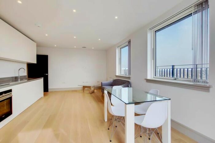 3 Bedroom Flat To Rent In Coomb House, St Johns Road, Isleworth, TW7