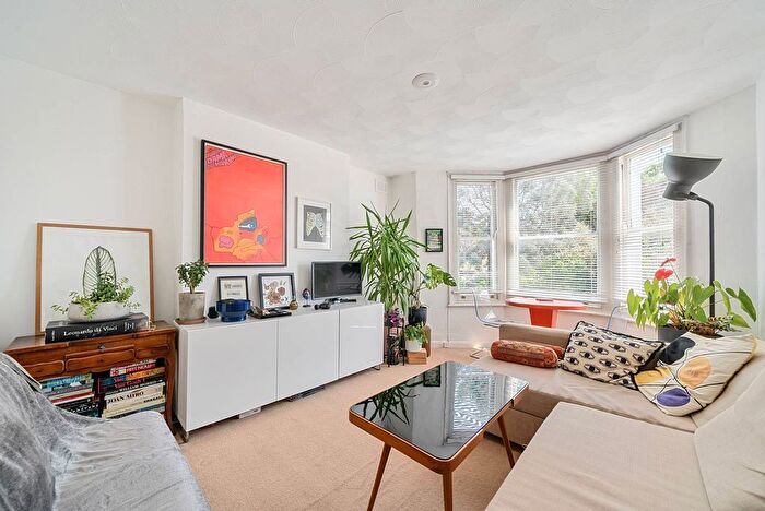 1 Bedroom Flat To Rent In The Gardens, East Dulwich, London, SE22
