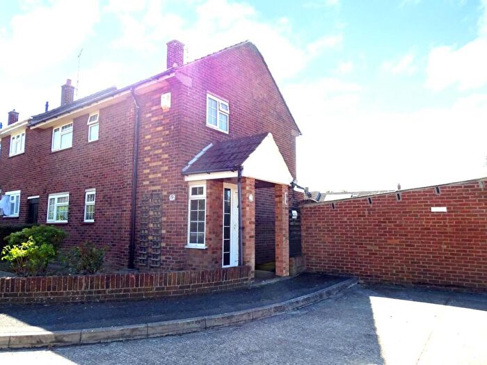 3 Bedroom End Of Terrace House For Sale In Meadgate Avenue, Chelmsford, CM2