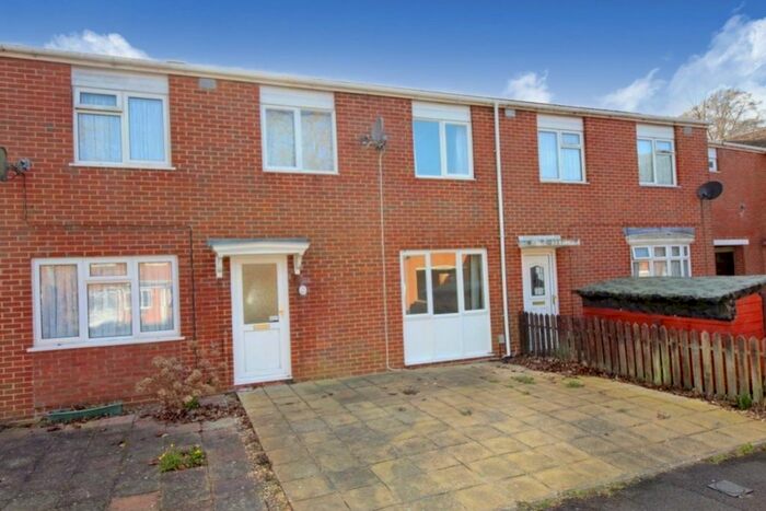 3 Bedroom Terraced House To Rent In Basingstoke, Hants, RG22