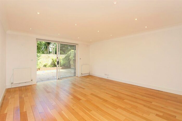 4 Bedroom Town House To Rent In Dealtry Road, London, SW15
