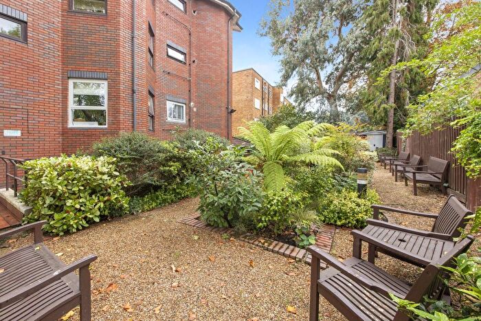 2 Bedroom Flat For Sale In Finchley Road, London, NW11