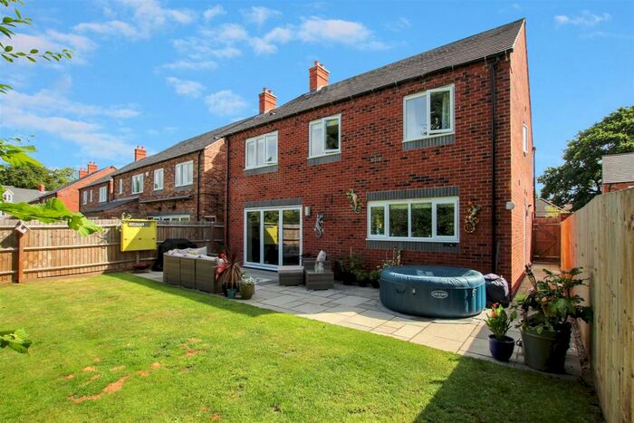 5 Bedroom Detached House For Sale In Knightswood Close, Rosliston, DE12