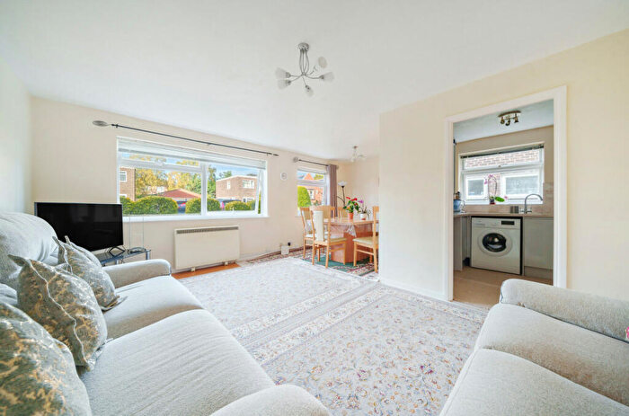 2 Bedroom Apartment For Sale In Thornton Close, Guildford, Surrey, GU2