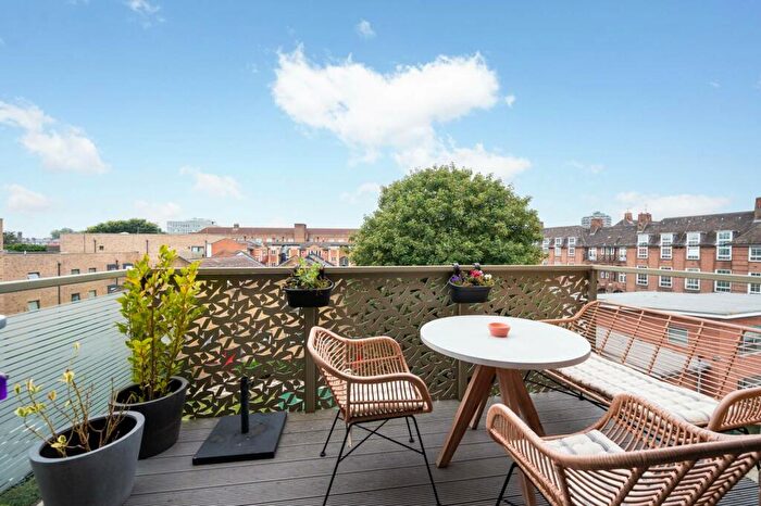 2 Bedroom Flat To Rent In Fitton Court, Camberwell, London, SE5