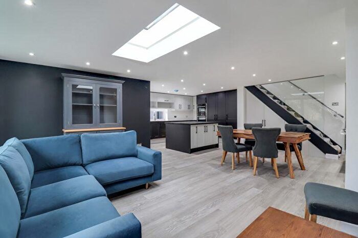 4 Bedroom Detached House To Rent In Updown Hill, Windlesham, GU20