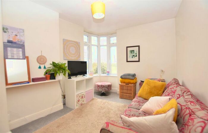 1 Bedroom Flat To Rent In High Street, Hampton Hill, Hampton, TW12