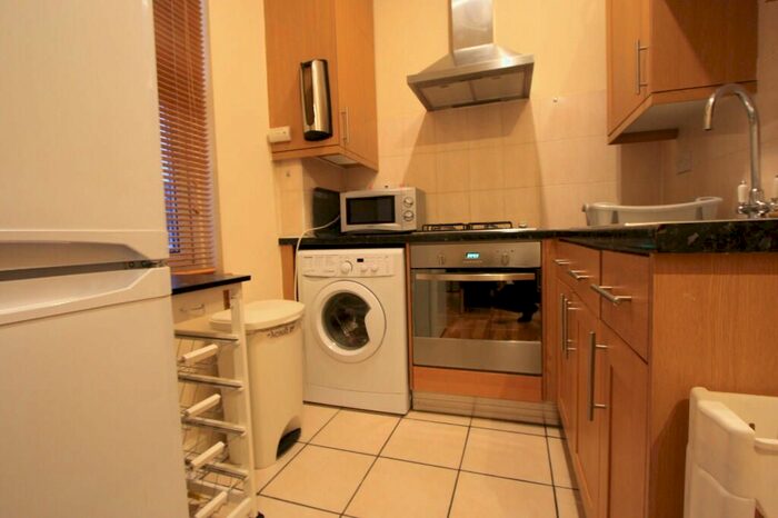 2 Bedroom Flat To Rent In Franciscan Road, London, SW17