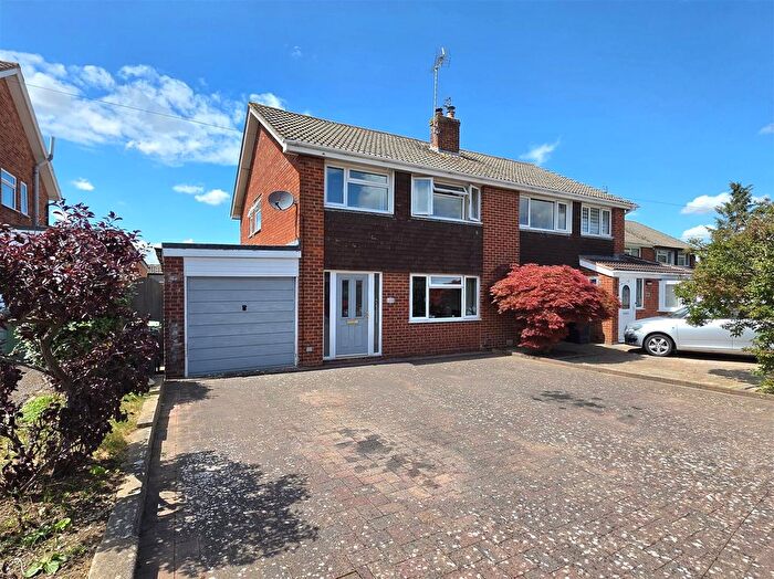 3 Bedroom Semi Detached House For Sale In Brookfield Road, Hucclecote, Gloucester, GL3
