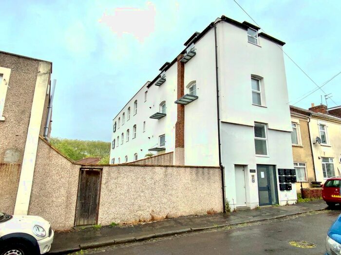 2 Bedroom Flat To Rent In Rose Road, St George, Bristol, BS5