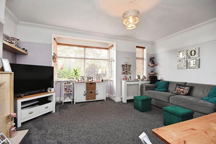 2 Bedroom Flat For Sale In London Road, Hadleigh, Benfleet, Essex, SS7