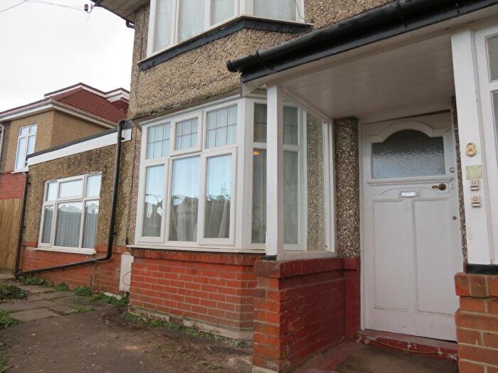 1 Bedroom Flat To Rent In Maxwell Road, BH9