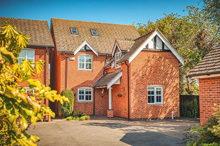 5 Bedroom Detached House For Sale In Willow Tree Court, Mickleover, DE3