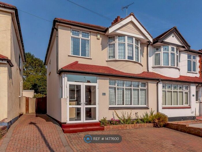 3 Bedroom Semi-Detached House To Rent In North Street, Romford, RM1