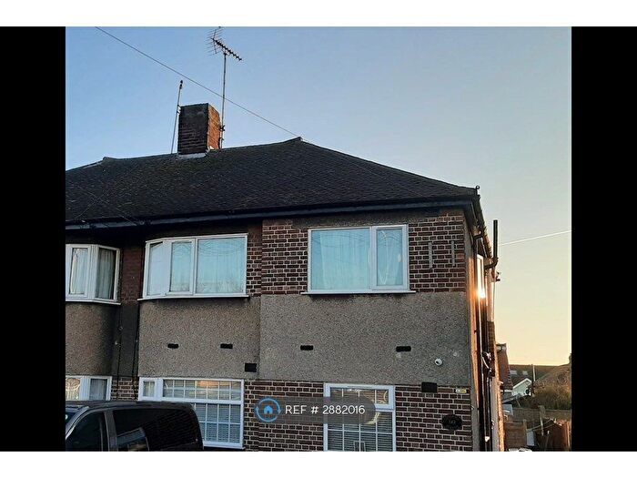 2 Bedroom Maisonette To Rent In Fullwell Avenue, Ilford, IG6