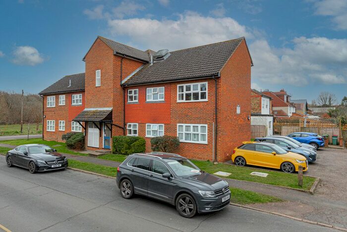 1 Bedroom Flat To Rent In Woodfield Close, Ashtead, KT21