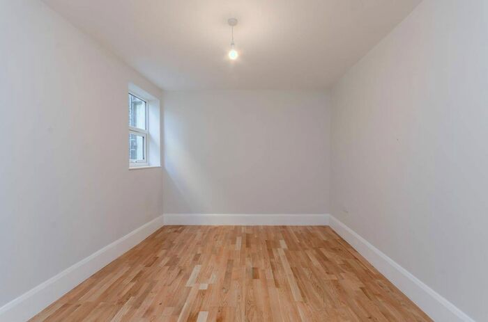 1 Bedroom Flat To Rent In Garratt Lane, Earlsfield, London, SW18