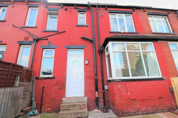 2 Bedroom End Of Terrace House To Rent In Armley, Leeds, West Yorkshire, LS12