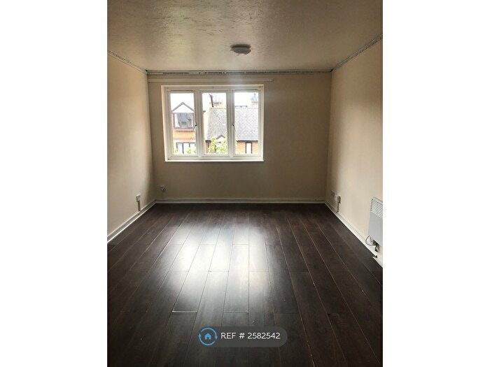 2 Bedroom Flat To Rent In Riverside Close, London, E5