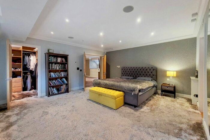 4 Bedroom Semi-Detached House To Rent In Court Road, Eltham, London, SE9