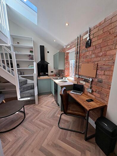 1 Bedroom Flat To Rent In U Raddlebarn Road, Selly Oak, West Midlands, B29