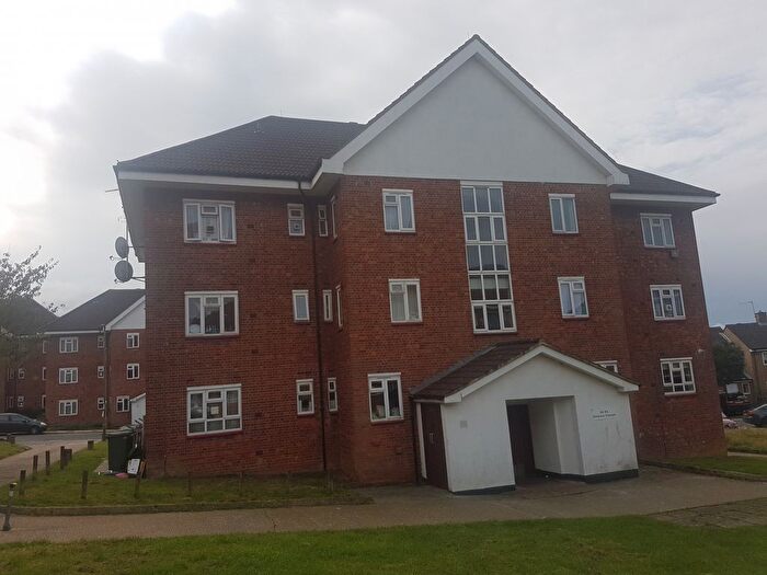 3 Bedroom Flat To Rent In Elmshurst Crescent, London, N2