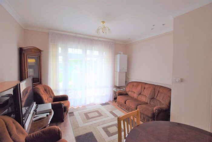 1 Bedroom Flat To Rent In Elgin Road, Seven Kings, IG3