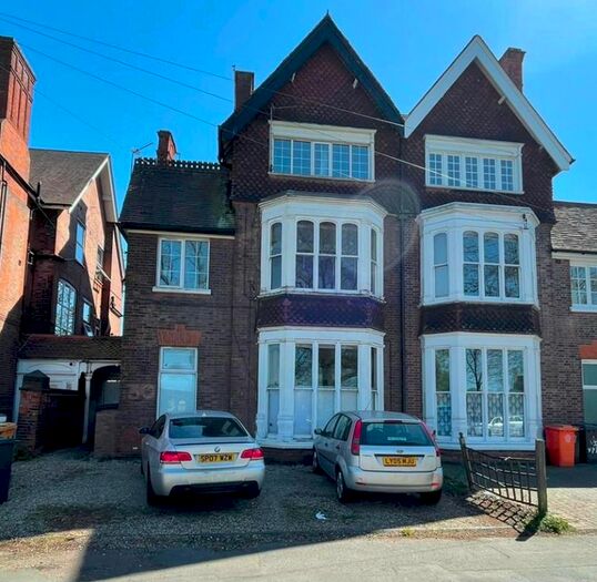 2 Bedroom Flat To Rent In Victoria Park Road, Clarendon Park, Leicester, LE2