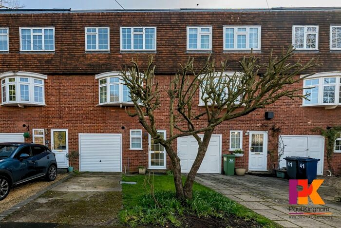 4 Bedroom Terraced House To Rent In Fieldhead Gardens, Bourne End, SL8