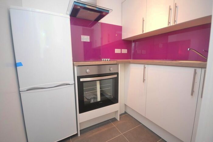 Studio To Rent In Ivanhoe Road, Hounslow, TW4