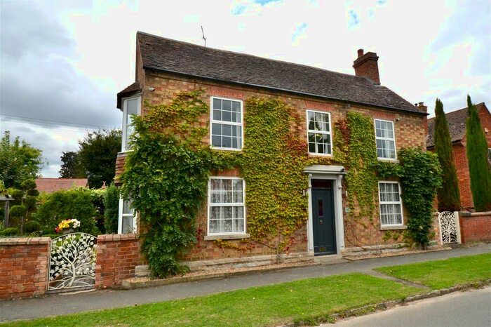 4 Bedroom Detached House For Sale In Main Street, Offenham, Evesham, WR11