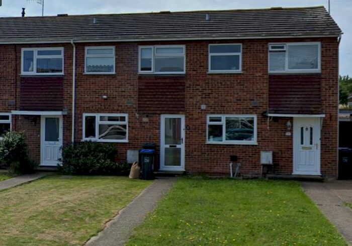 2 Bedroom Terraced House To Rent In Willow Crescent, Worthing, BN13