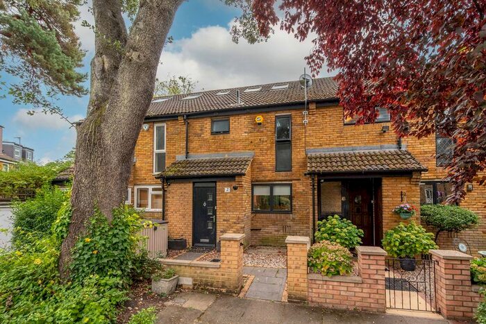 4 Bedroom Property To Rent In Lewesdon Close, Southfields, London, SW19