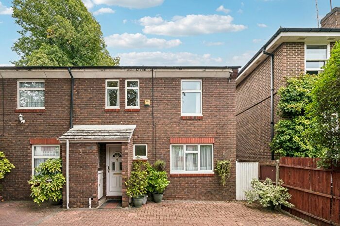 3 Bedroom Semi-Detached House To Rent In Queens Road, Richmond, TW10