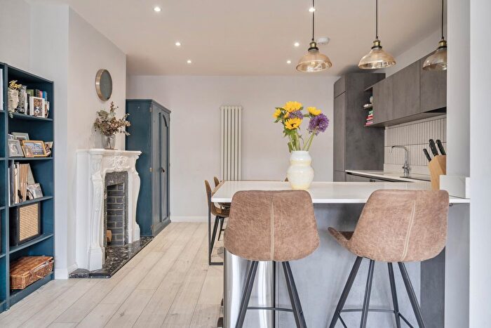3 Bedroom Maisonette For Sale In Lewis Road, Sidcup, DA14