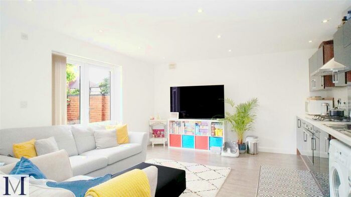 2 Bedroom Flat To Rent In Burns Way, Heston, Hounslow, TW5
